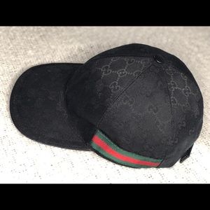 Authentic Men’s Gucci Cap Black Signature Print
